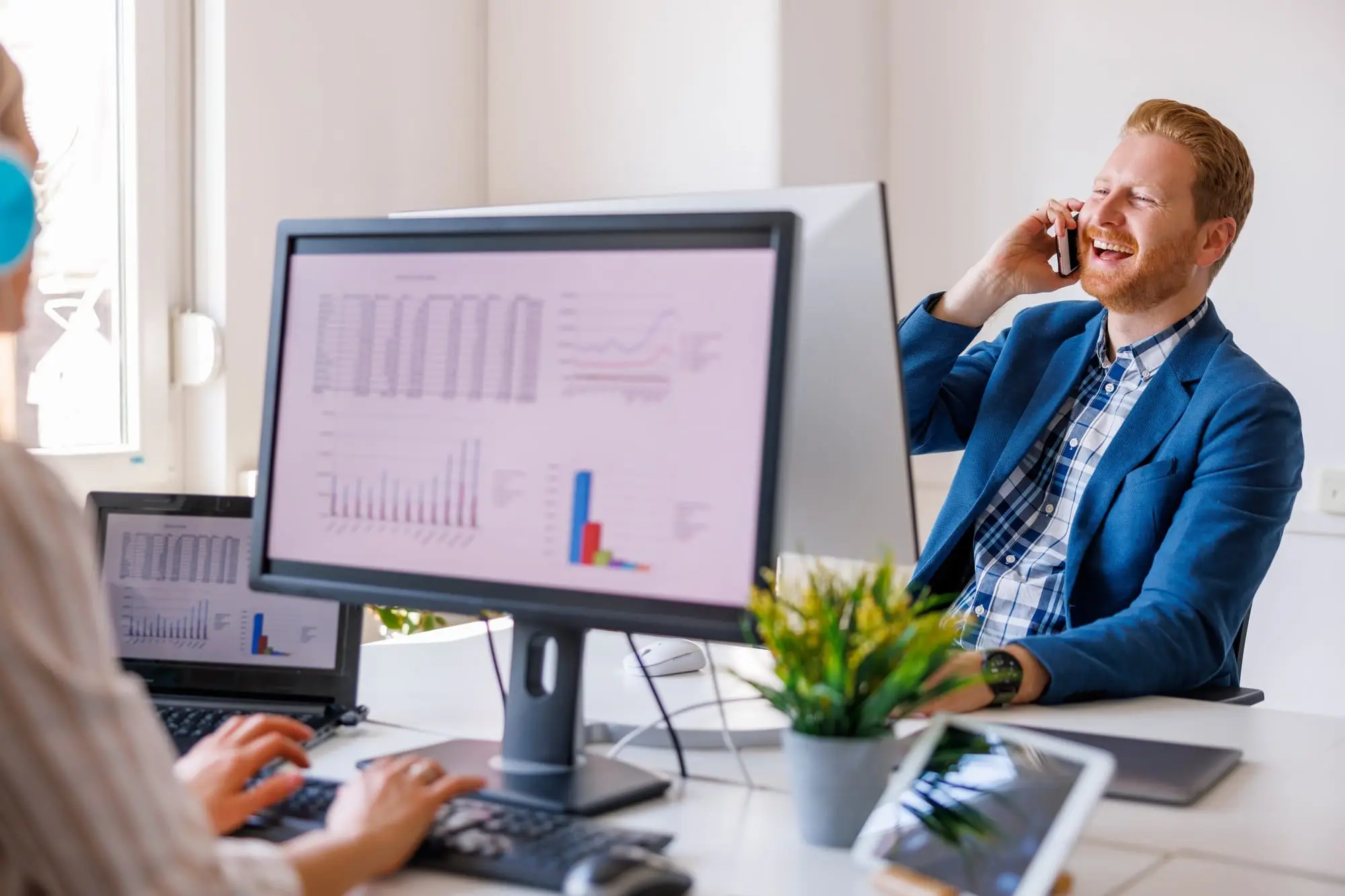 Business people working in an accountancy agency